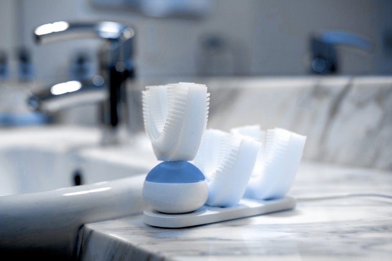 The First Fully Automated Toothbrush is Here. And it Cleans Your Teeth in 10 Seconds.
