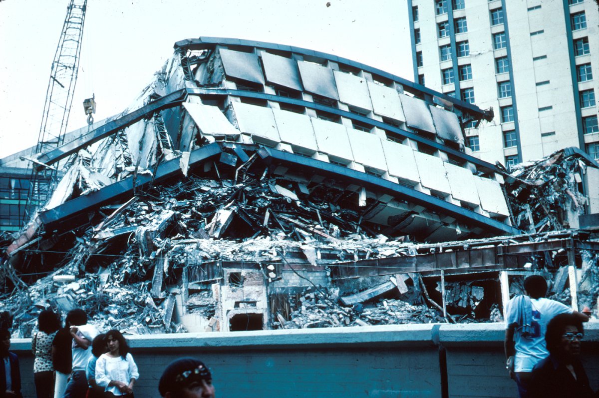 The Pino Suarez apartment complex in Mexico City was completely flattened by an earthquake in 1985. Image credit: United States Geological Survey via Wikimedia Commons
