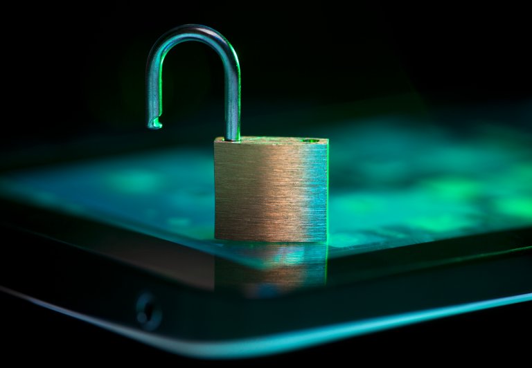 A Smartphone Made in Russia Claims to be “Surveillance-Proof”