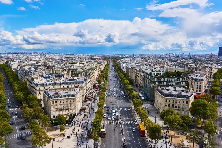 Paris Officially Says It’s Phasing Out All Non-Electric Cars
