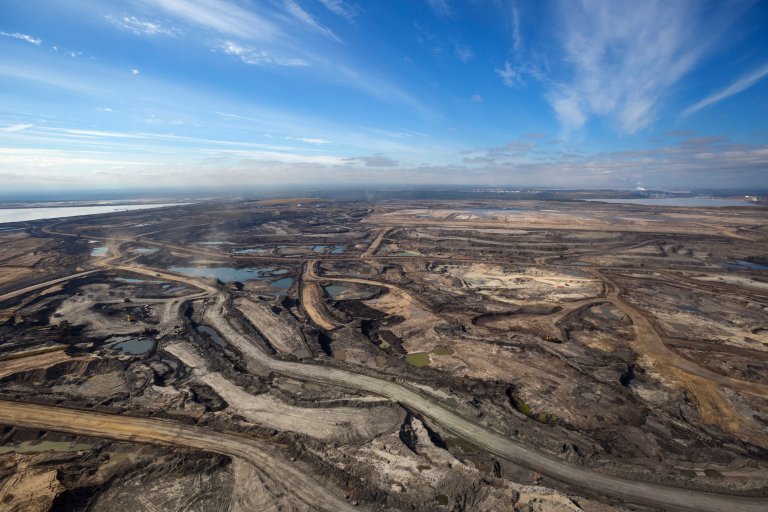 At One End of the Keystone XL Oil Pipeline, There Is a Scene You Must See to Believe