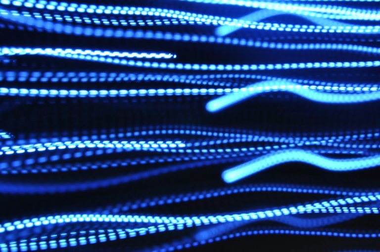 For the First Time, Physicists Accelerated Light Beams in Curved Space in the Lab
