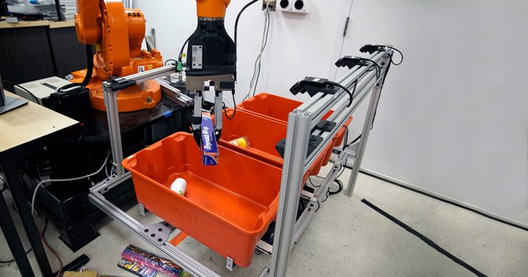 This Robot Can Pick Up Objects and Recognize What They Are