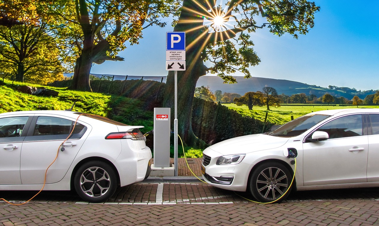 Electric cars could be much more efficient with solid-state batteries. Image Credit: Joenomias / Pixabay
