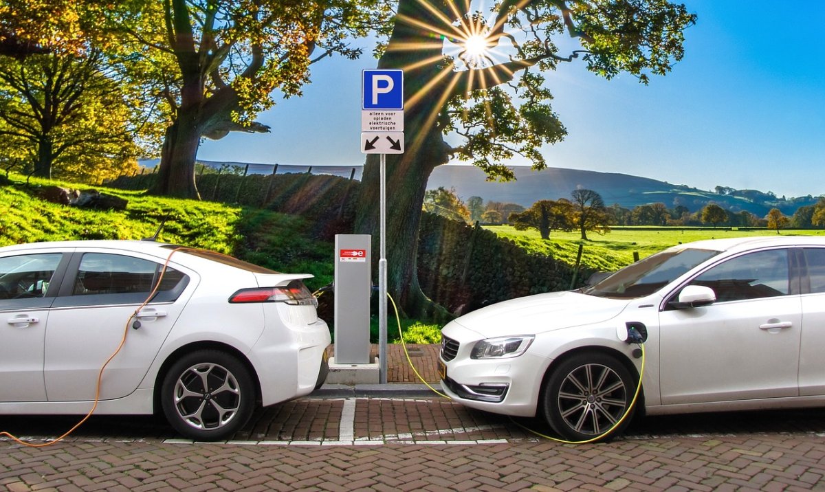 Electric cars could be much more efficient with solid-state batteries. Image Credit: Joenomias / Pixabay