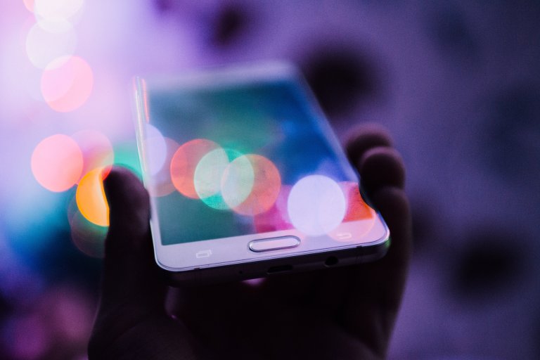 A New AI-Powered App Transcribes Your Conversations in Real-Time