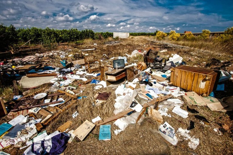 When two Australian chains banned plastic bags three months ago, it led to an 80 percent reduction in the country's overall consumption of plastic bags.