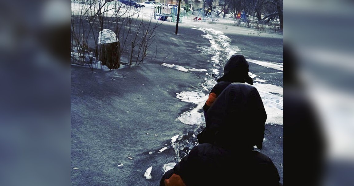 By pumping unfiltered coal dust into the atmosphere, a processing plant in the Russian town of Kiselyovsk has caused black snow to fall on the region.