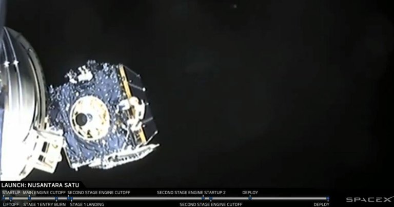 SpaceX Just Launched the First Commercial Lunar Lander, Ever