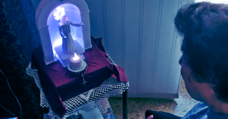 A small robotic idol can listen to people's troubles and recite relevant passages from religious texts. Its creator says it could keep the elderly company.