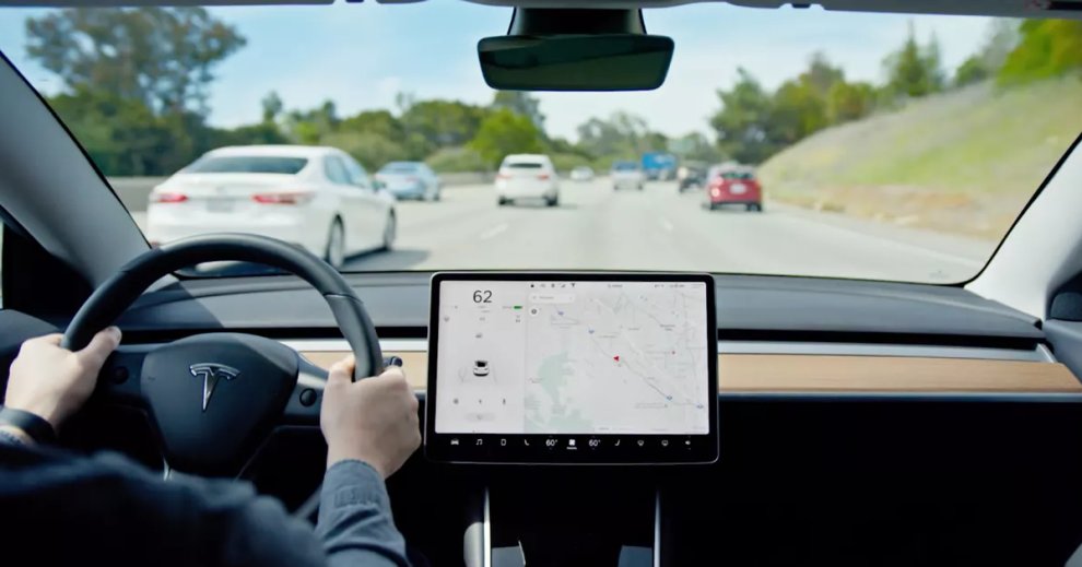 Autopilot Driving Video Shows Tesla Autopilot Steering Toward Highway Barriers
