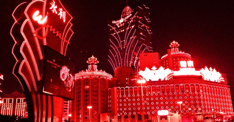 Casinos in China are using artifiical intelligence and facial recognition tools to track and cater to gamblers who are more likely to make riskier bets.
