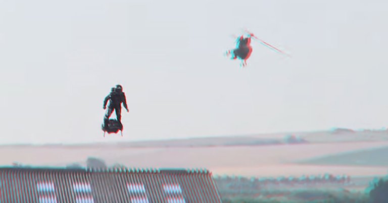 Inventor Franky Zapata's attempt to cross the English Channel on his flying hoverboard ended in failure on Thursday when he fell into the water.