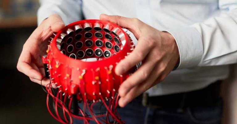 A Swiss researcher has created a prototype robot hand that uses acoustic levitation to move objects without ever touching them.