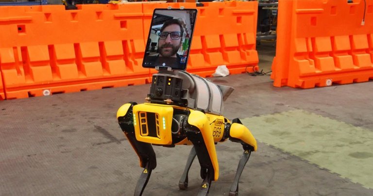 Robot manufacturer Boston Dynamics has found a job for its robot Spot mini amidst the coronavirus outbreak: a teleconferencing platform for medical staff.