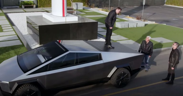 In the latest episode of "Lay Leno's Garage," Tesla CEO Elon Musk told Leno that "we want to be the leader in apocalypse technology."
