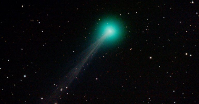 In a stroke of incredible luck, a NASA/ESA spacecraft is on the right pass to fly right through the tail of a passing comet.