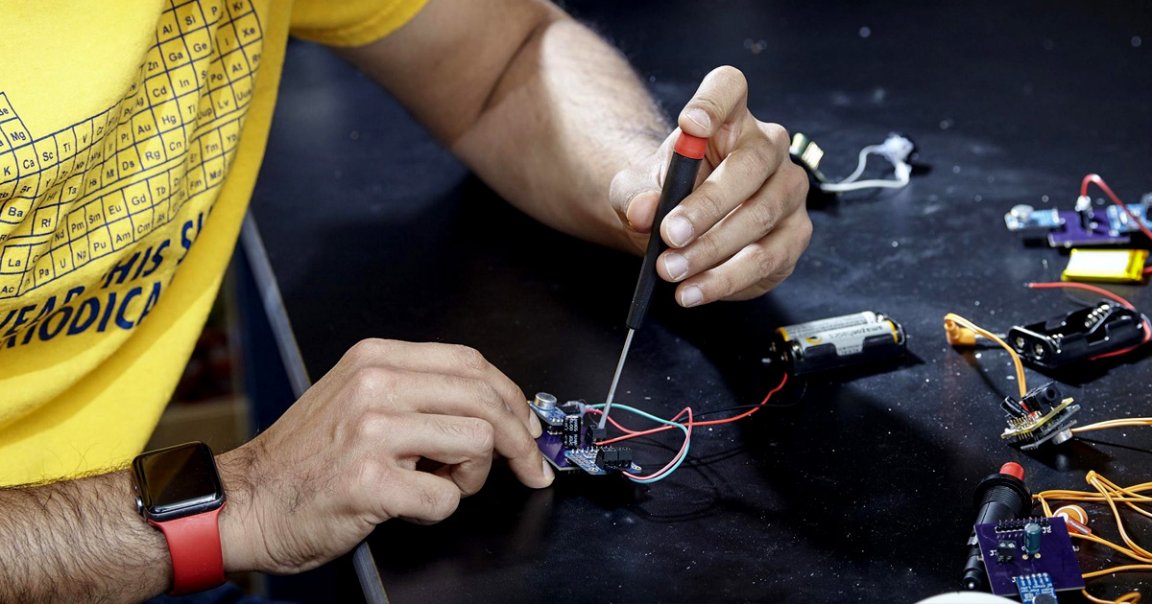 An open-source hearing aid built using off-the-shelf parts could slash the price of otherwise prohibitively expensive hearing aids to a single dollar.