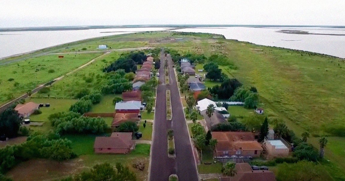 SpaceX made its "best and final offer" to the remaining residents of Boca Chica, Texas, but residents say they're being lowballed and mistreated.