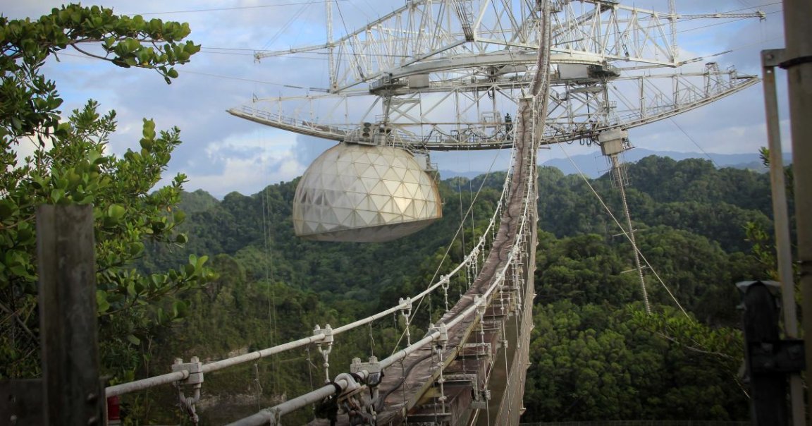 Scientists working at the Arecibo Observatory, right until it collapsed earlier this month, are calling for the massive radio telescope to be rebuilt.