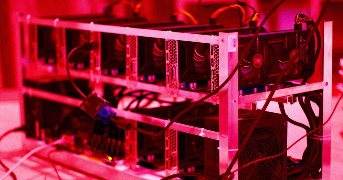 Bitcoin miners and PC gamers are keeping their homes warm using the heat generated by their computers, as The Wall Street Journal reports.