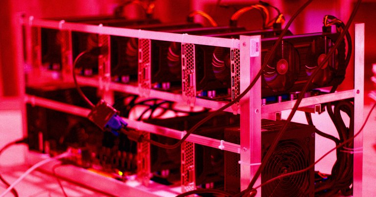 Bitcoin miners and PC gamers are keeping their homes warm using the heat generated by their computers, as The Wall Street Journal reports.