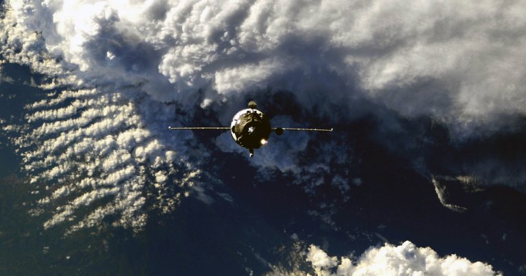 After spending seven months attached to the ISS, Russian cargo spacecraft Progress 76P MS-15 dropped back down to Earth to burn up in the atmosphere.