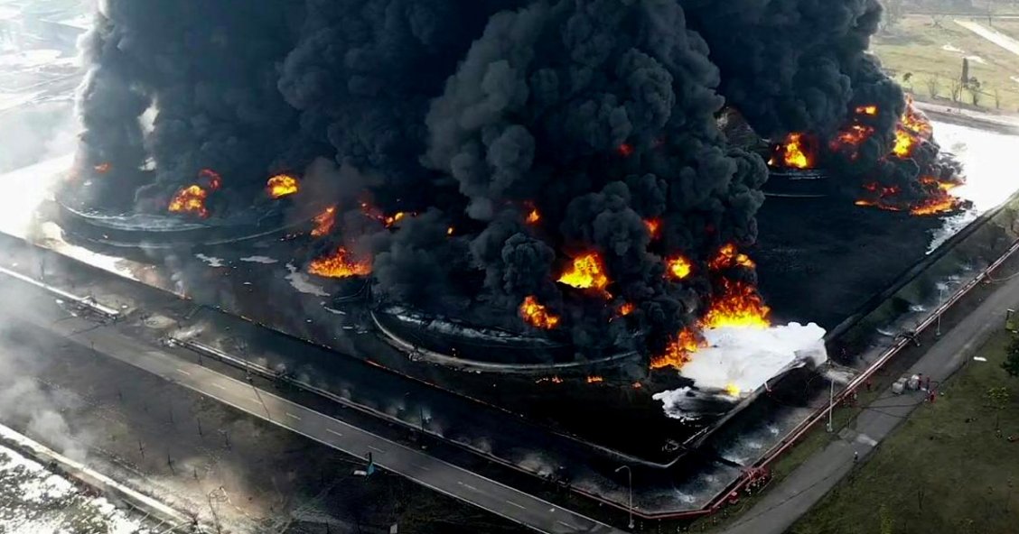 Watch an Oil Refinery Explode After Possibly Getting Hit by Lightning