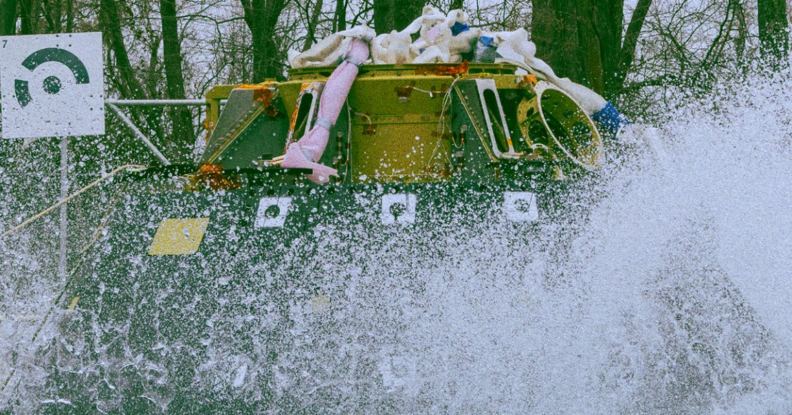 NASA just dropped a 14,000 pound model of its Orion spacecraft into a big pool to make sure that it would hold up during a splashdown.