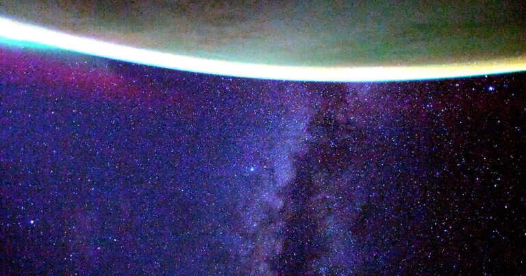 Japanese space agency astronaut Soichi Noguchi took a gorgeous time lapse of space from a SpaceX Crew Dragon capsule currently docked to the ISS.