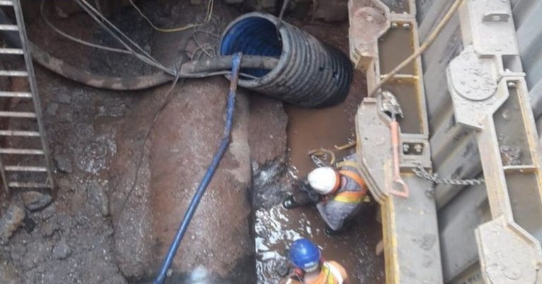A 330-ton fatberg has clogged the sewers in Birmingham, England. Officials say it's going to take several weeks to completely clear the blockage.