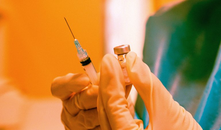 As COVID-19 vaccine supply outweights domestic demand in the US, travelers are coming to the country to grab some of the extras.