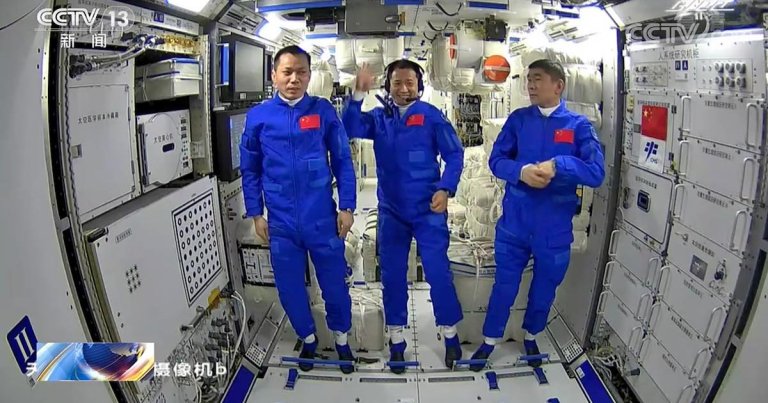 In a new "vlog" released on Chinese social media, three astronauts can be seen living life on board the country's new "Heavenly Palace" space station.
