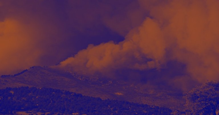 Harvard researchers have discovered a connection between exposure to wildfire smoke with roughly 20,000 infections and 750 deaths due to COVID-19.