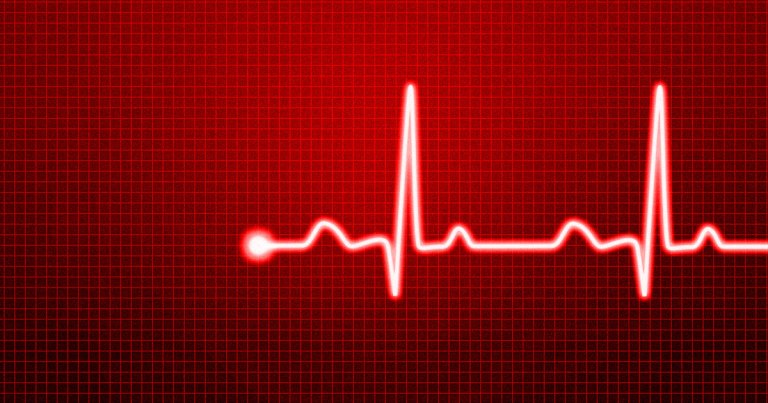 Kathy Patten suffered a heart attack and spent 45 long minutes clinically dead. But some intense CPR actually managed to bring her back to life.