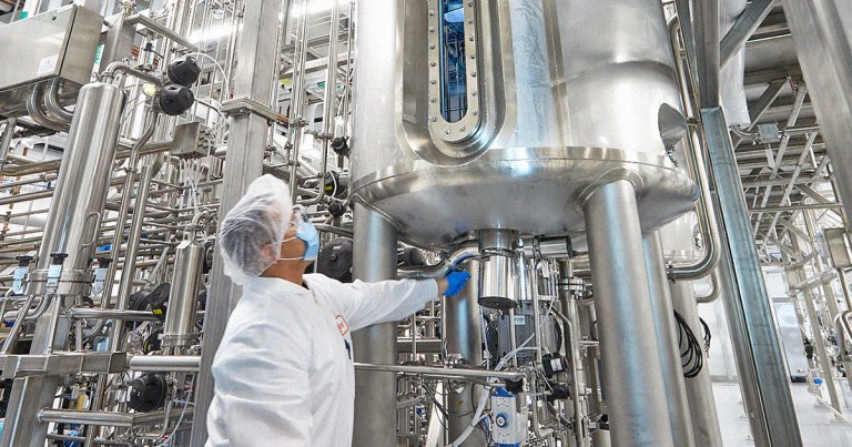 A new facility in the Bay Area is producing lab-grown meat on a massive scale, capable of producing an astonishing 400,000 pounds a year.