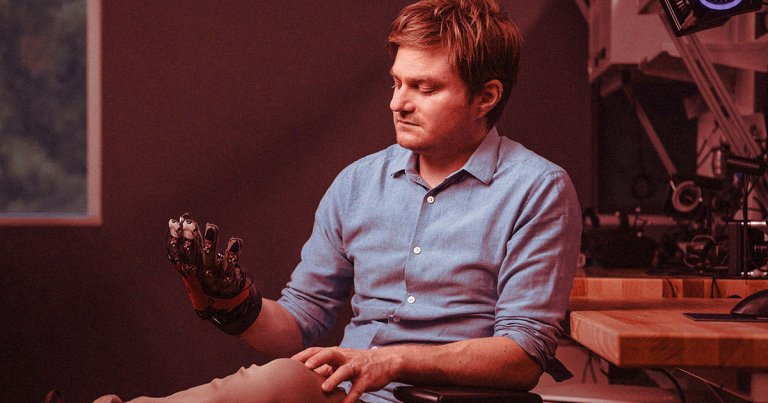 Facebook Shows Off Gloves That Allow You to “Feel” VR Objects