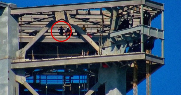 SpaceX Workers Spotted Doing Pullups Near Top of Mechazilla Tower