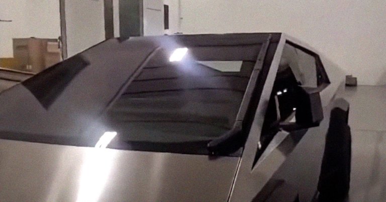 A recently leaked video shows a full walkaround of an early prototype of Tesla's Cybertruck including its absurdly gigantic windshield wiper.