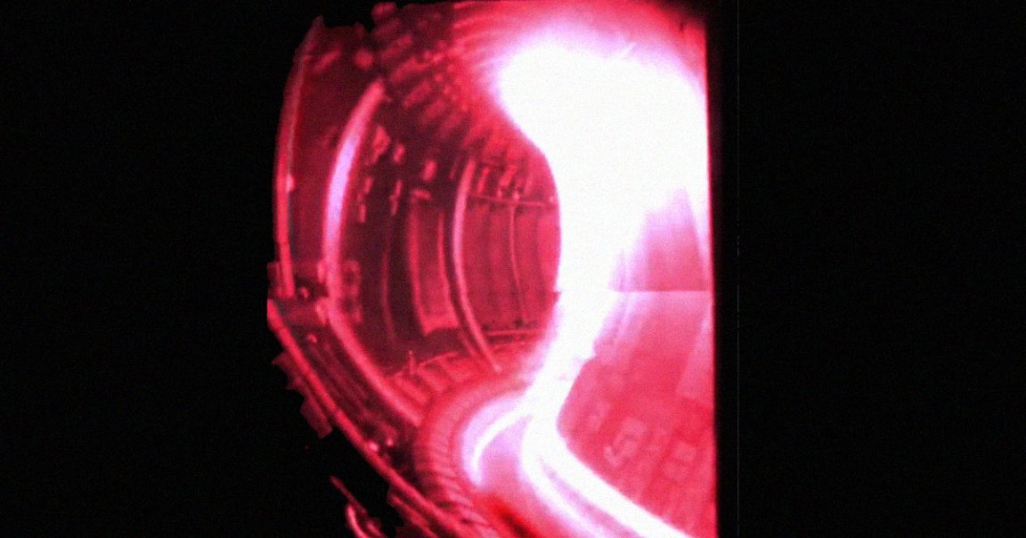 A camera mounted inside the JET fusion reactor recorded an amazing video of glowing plasma swirling during this week's record experiment.