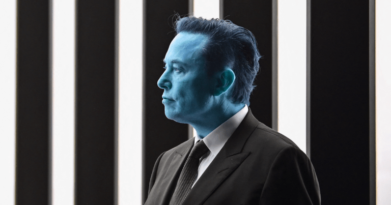A new interview with Tesla and SpaceX CEO Elon Musk paints him as the lonely, eccentric hero working to colonize Mars, champion AI and harness solar power.