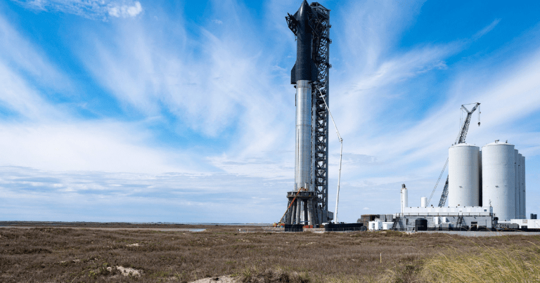 Green Hydrogen International announced plans for a 60GW H2 plant in Texas powered by wind and solar. It'll also produce clean rocket fuel for SpaceX.