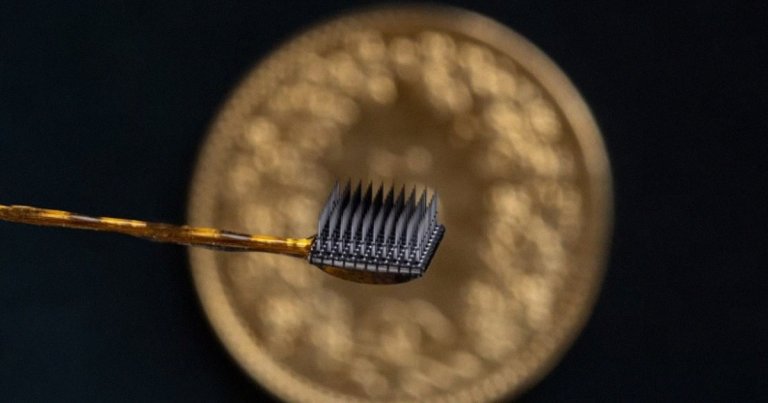 A 34-year-old paralyzed man, who even lost the ability to move his eyes due to ALS disease, is able to communicate again through a brain implant.