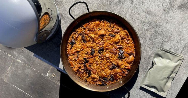 Celebrity Spanish chef José Andrés is partnering with Axiom Space to send delicious dishes to the International Space Station on board a SpaceX Crew Dragon.