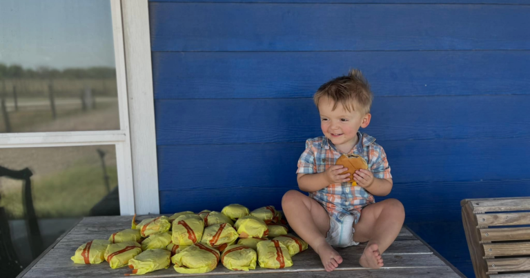 A Texas toddler ordered 31 McDonald's cheeseburgers on his mom's phone from DoorDash. The kid went viral on Facebook for giving them away for free.