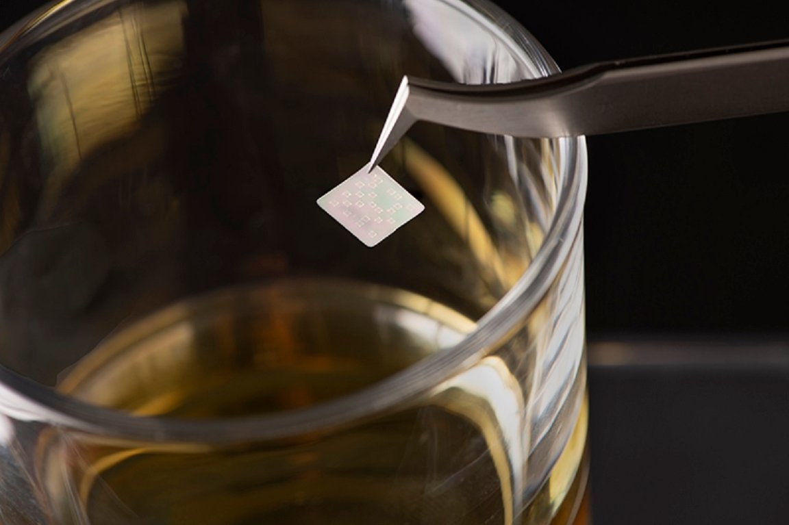 A new "edible QR code" can determine whether or not you're drinking counterfeit liquor — but it looks a whole lot like a hit of acid.  