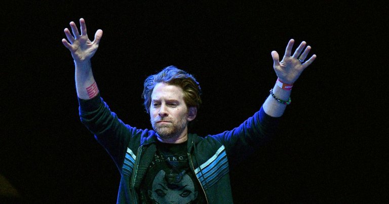 Actor Seth Green has been reunited with his pet Bored Ape NFT less than a month after losing it to an anonymous scammer, BuzzFeed News reports.
