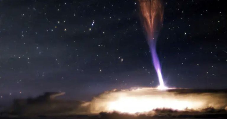 Gigantic “Jet” Lightning Bolt That Reached Edge of Space Puzzles Scientists
