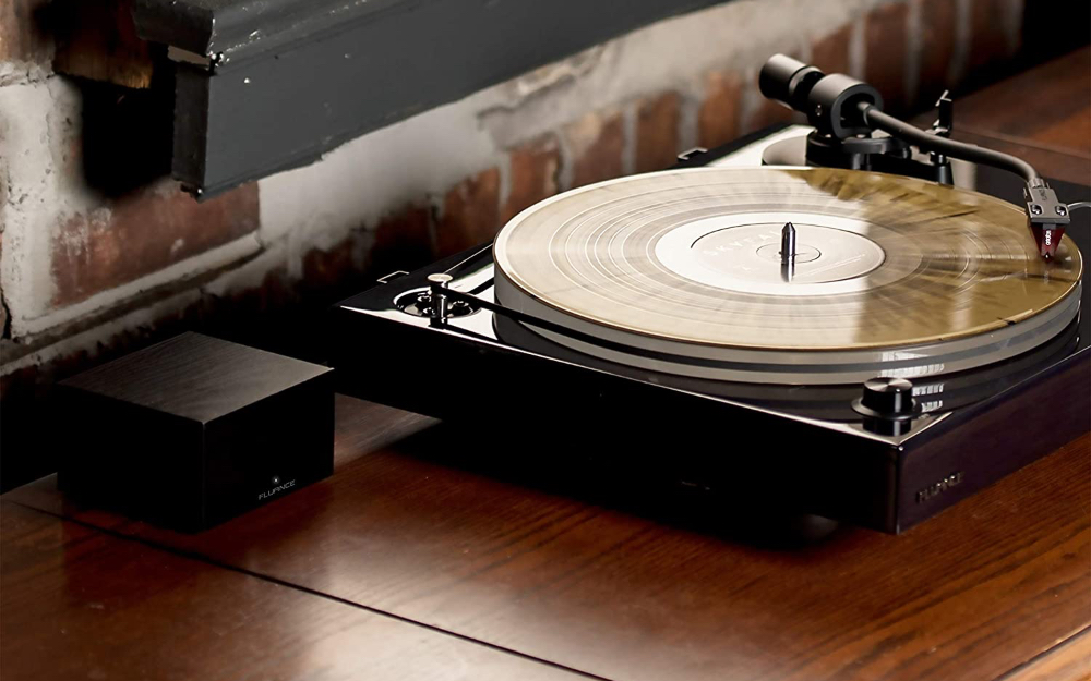 Using Powered Speakers with a Turntable That Has No Preamp