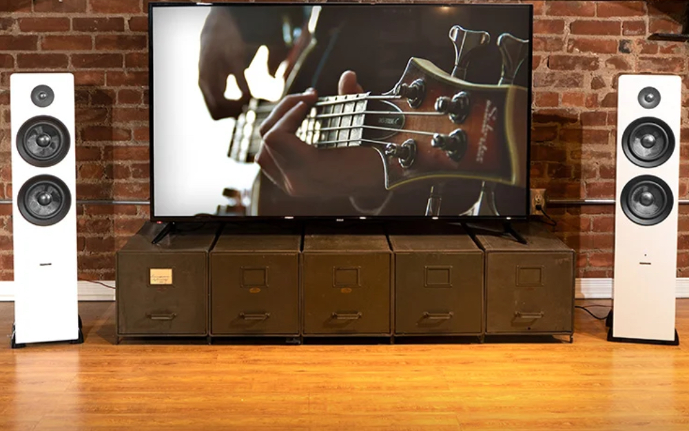 The Fluance Ai81 are the best powered speakers for turntables that are floor-standing.
